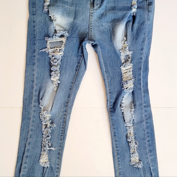NWOT distressed Jeans - Picture 9 of 10